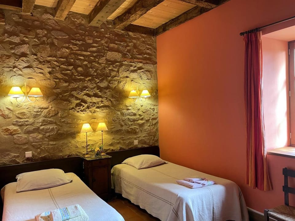 Ancienne Bergerie Restaurée avec Animaux Acceptés - FR-1-489-13 House in Auvergne-Rhône-Alpes