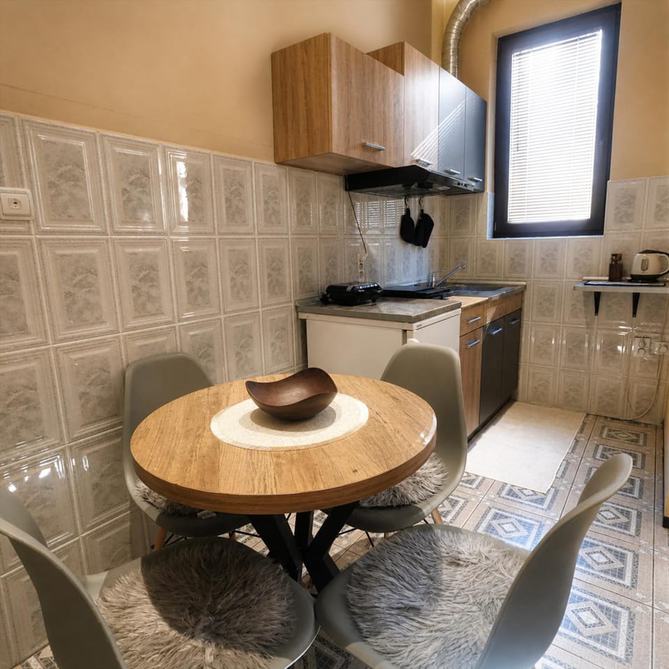 Dining area, kitchen