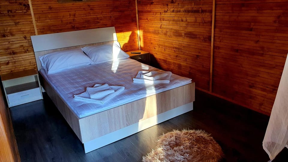 La Podul Gornii Campground/ 
RV Resort in Serbia