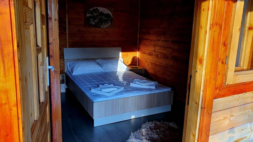 La Podul Gornii Campground/ 
RV Resort in Serbia