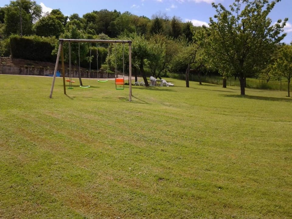 Maison avec jardin, idéal famille, à Bransat - FR-1-489-38 House in Auvergne-Rhône-Alpes