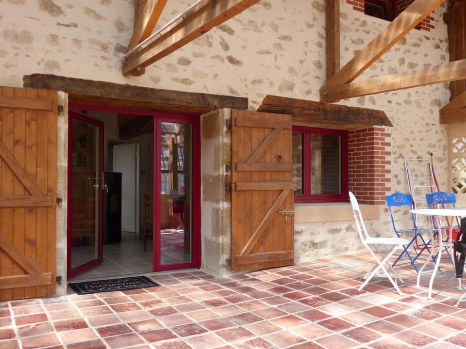 Gîte Écologique 3 Ch. avec Jardin Proche Forêt - Idéal Famille - FR-1-489-40 House in Auvergne-Rhône-Alpes