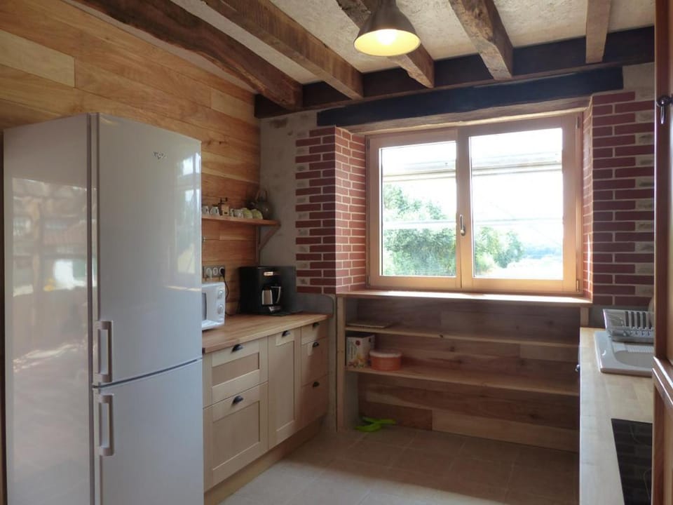 Gîte Écologique 3 Ch. avec Jardin Proche Forêt - Idéal Famille - FR-1-489-40 House in Auvergne-Rhône-Alpes