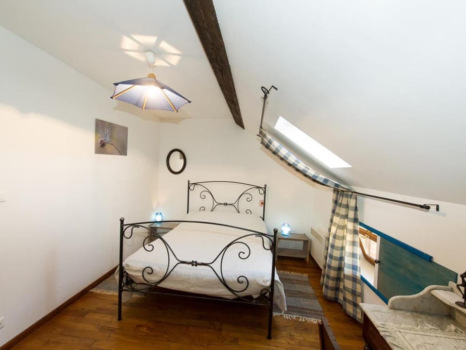 Charmante Grange avec Jardin et Animaux Acceptés - FR-1-489-47 House in Auvergne-Rhône-Alpes