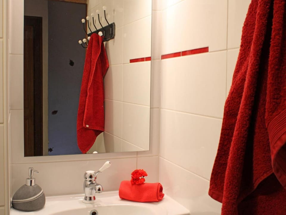 Grande maison familiale avec jardin, Wifi, animaux acceptés - FR-1-489-50 House in Auvergne-Rhône-Alpes