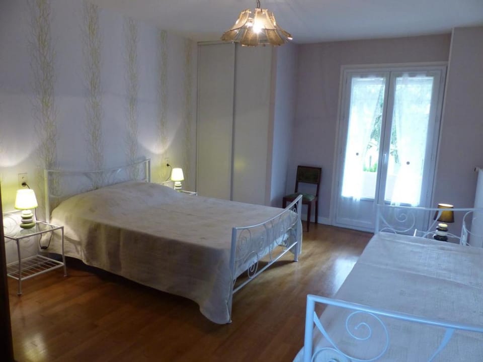 Grande maison à Saint-Pourçain avec piscine, sauna et WiFi - FR-1-489-60 House in Auvergne-Rhône-Alpes