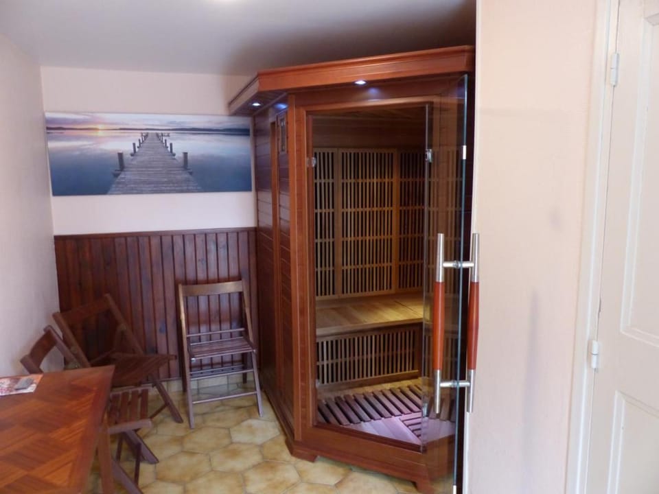 Grande maison à Saint-Pourçain avec piscine, sauna et WiFi - FR-1-489-60 House in Auvergne-Rhône-Alpes