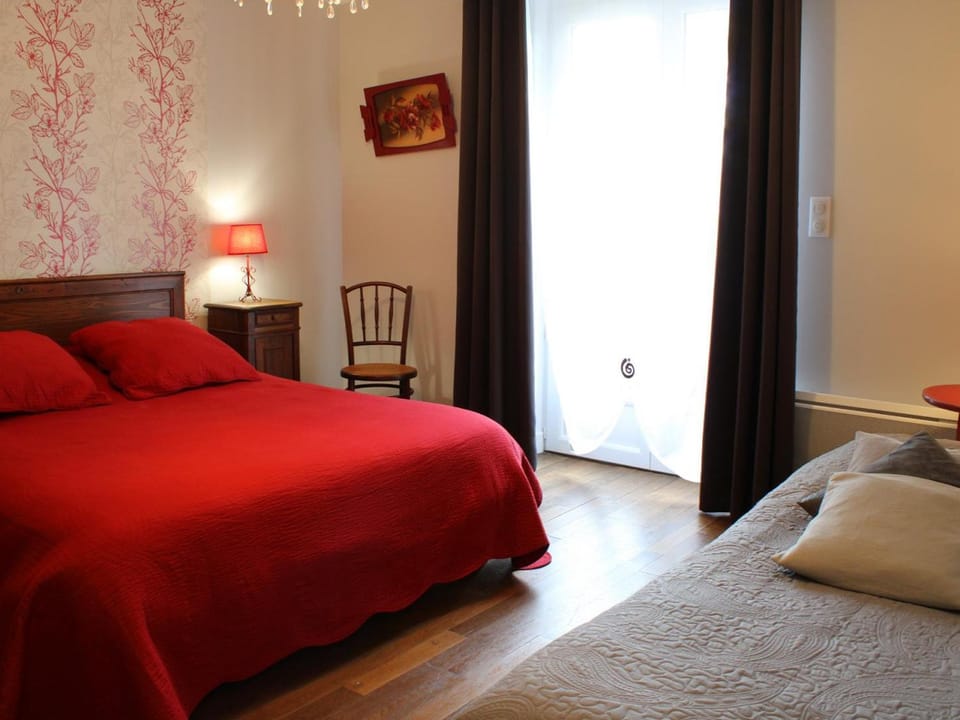 Gîte familial rénové à la campagne avec jardin - FR-1-489-61 House in Auvergne-Rhône-Alpes