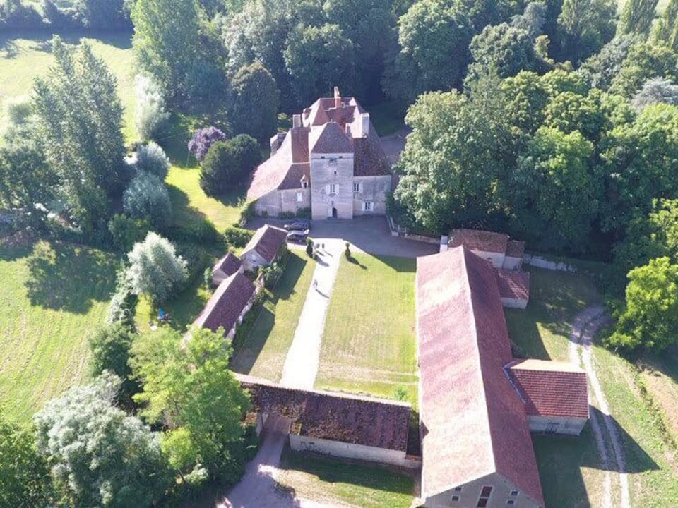 Maison de campagne charmante avec jardin au Château de Vesset - FR-1-489-64 House in Auvergne-Rhône-Alpes