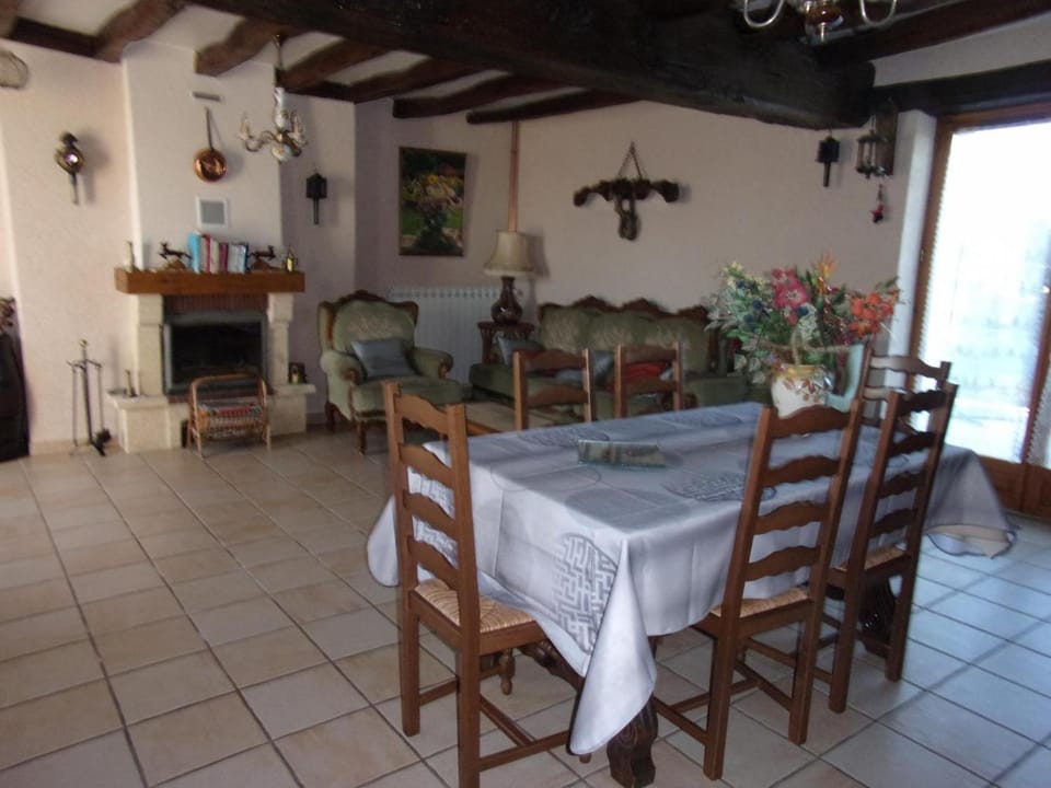 Fermette rénovée, animaux acceptés, internet, Montluçon proche - FR-1-489-83 House in Auvergne-Rhône-Alpes