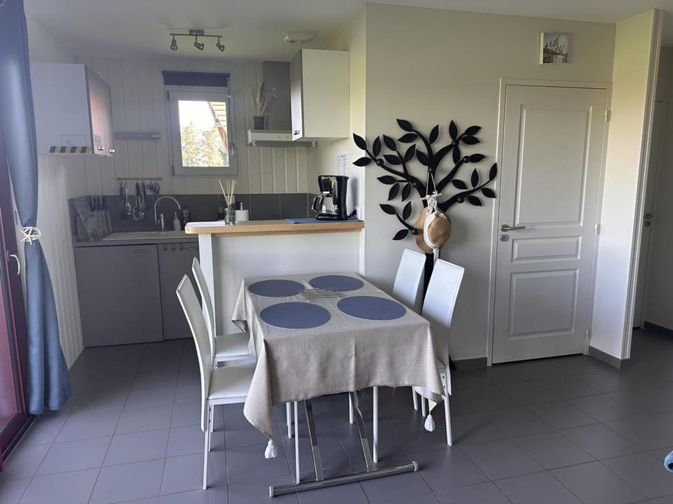 Gîte familial dans le bocage Bourbonnais avec jardin privé - FR-1-489-93 House in Auvergne-Rhône-Alpes