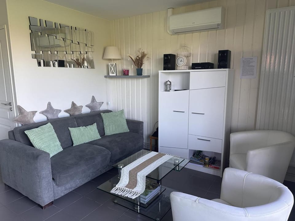 Gîte familial dans le bocage Bourbonnais avec jardin privé - FR-1-489-93 House in Auvergne-Rhône-Alpes