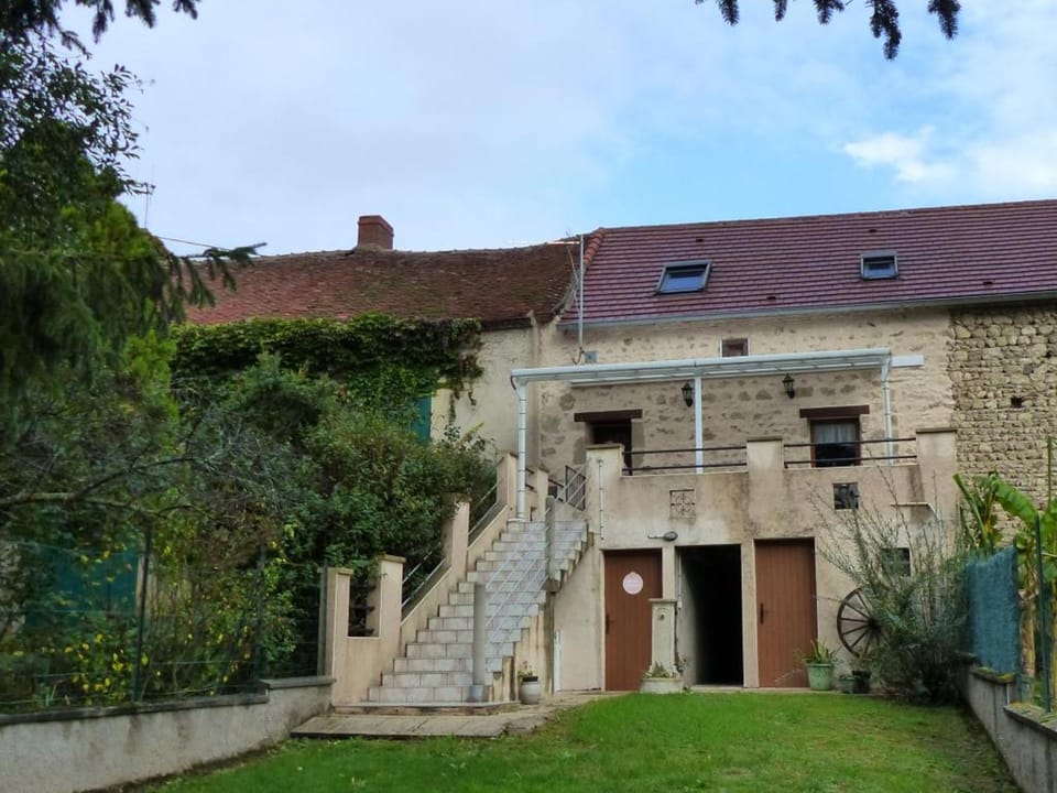 Gîte charmant proche de la Sioule avec jardin privé - FR-1-489-96 House in Auvergne-Rhône-Alpes