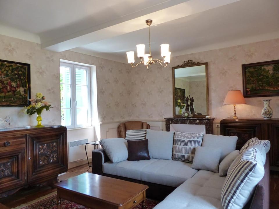 Gîte de charme à Saint-Bonnet-de-Rochefort avec jardin privatif - FR-1-489-105 House in Auvergne-Rhône-Alpes