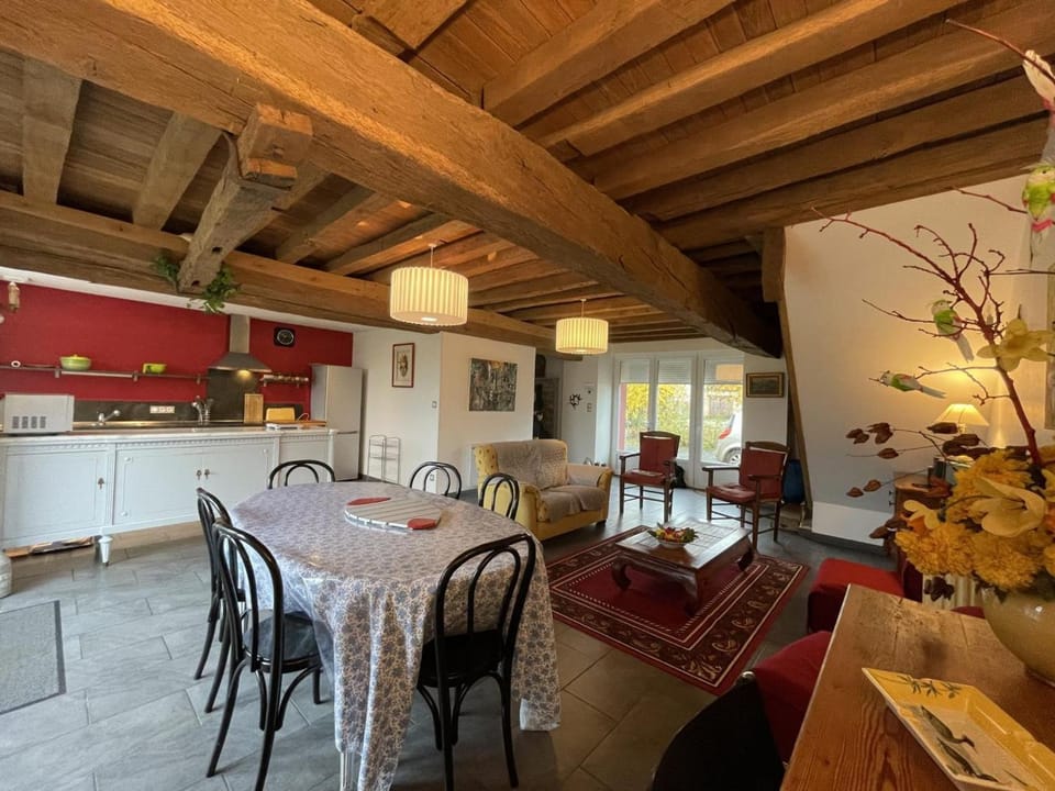 Maison bourbonnaise rénovée avec terrasse, Wifi et parking - FR-1-489-107 House in Auvergne-Rhône-Alpes