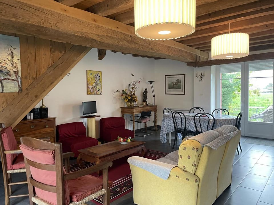 Maison bourbonnaise rénovée avec terrasse, Wifi et parking - FR-1-489-107 House in Auvergne-Rhône-Alpes