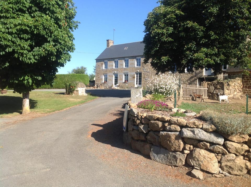 LES ROCAILLES Bed and Breakfast in Normandy
