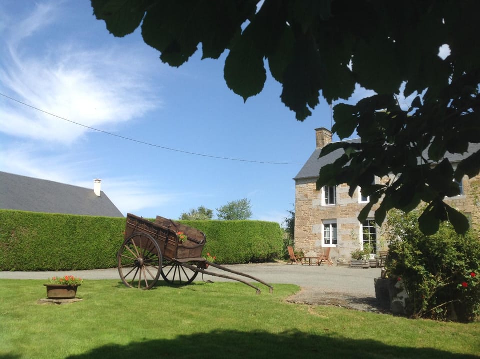 LES ROCAILLES Bed and Breakfast in Normandy