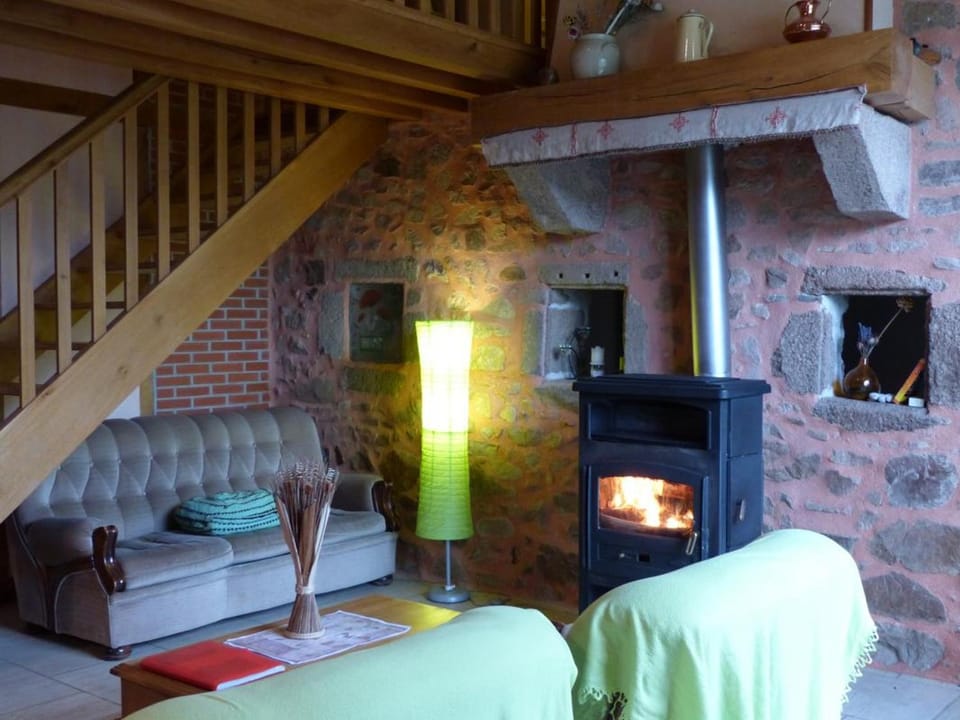 Gîte en pleine nature avec Wifi, animaux acceptés Country House in Auvergne-Rhône-Alpes