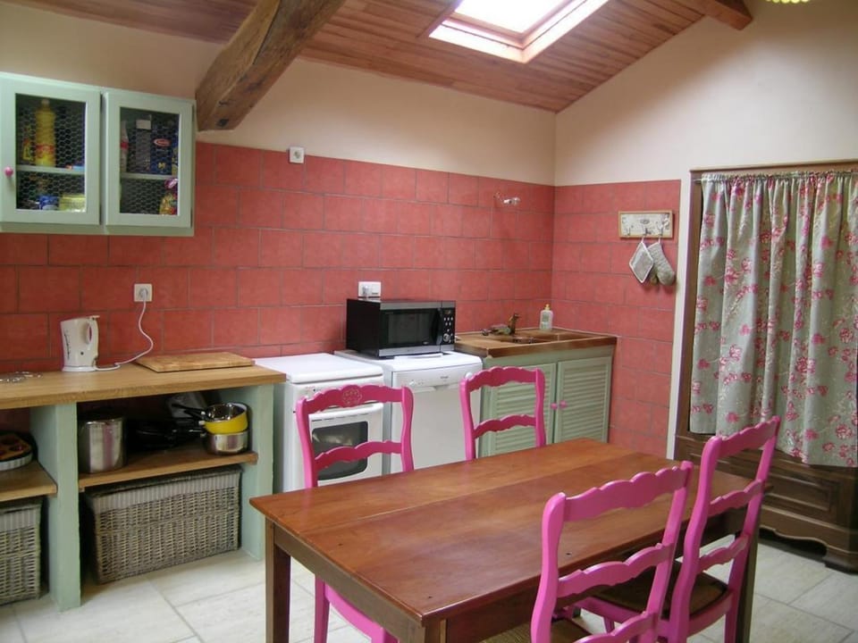 Gîte en pleine nature avec Wifi, animaux acceptés Country House in Auvergne-Rhône-Alpes