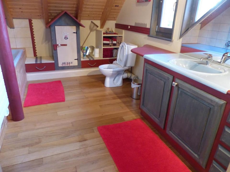 Chalet indépendant avec jardin et accès piscine près de St Pourçain - FR-1-489-151 House in Auvergne-Rhône-Alpes
