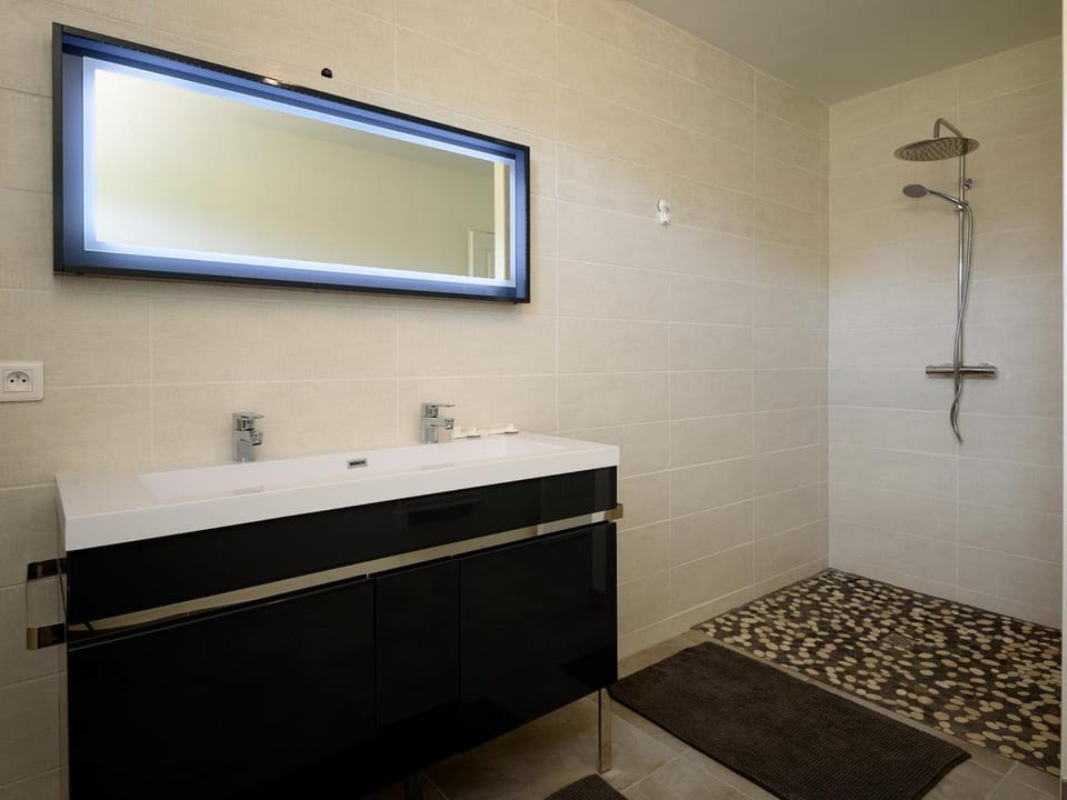 Spacieuse maison rénovée, nature verdoyante - FR-1-489-176 House in Centre-Val de Loire