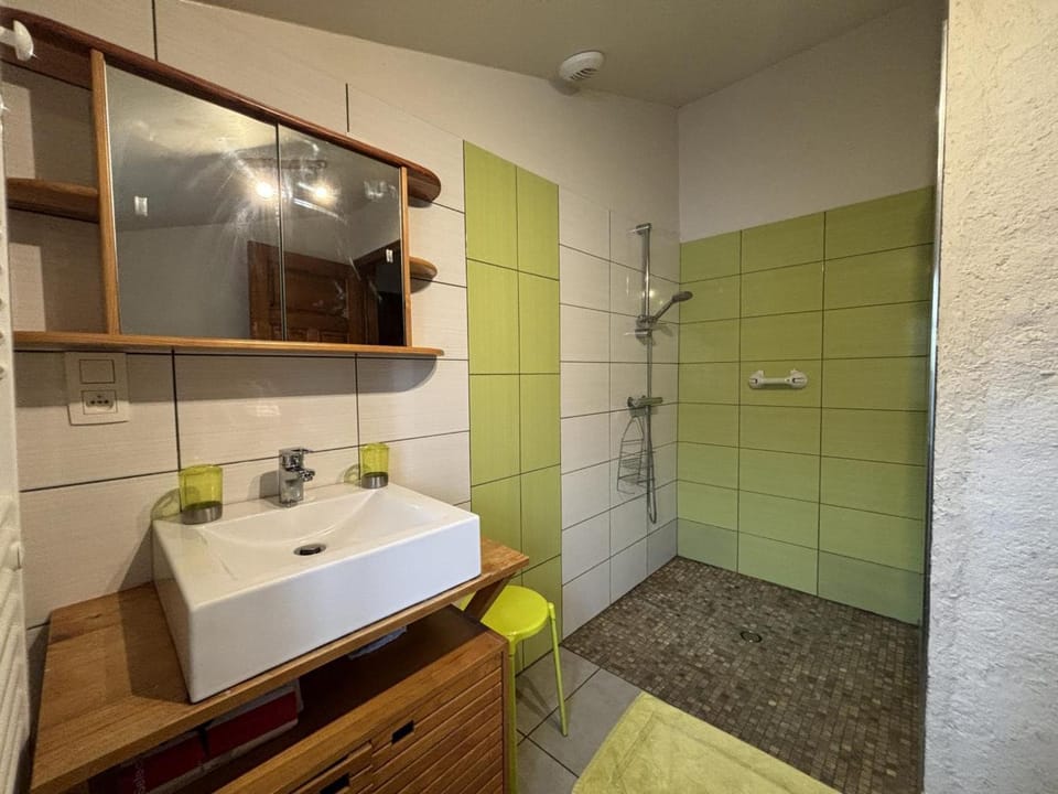 Gîte Écologique Confortable avec Jardin et Animaux Acceptés Country House in Auvergne-Rhône-Alpes