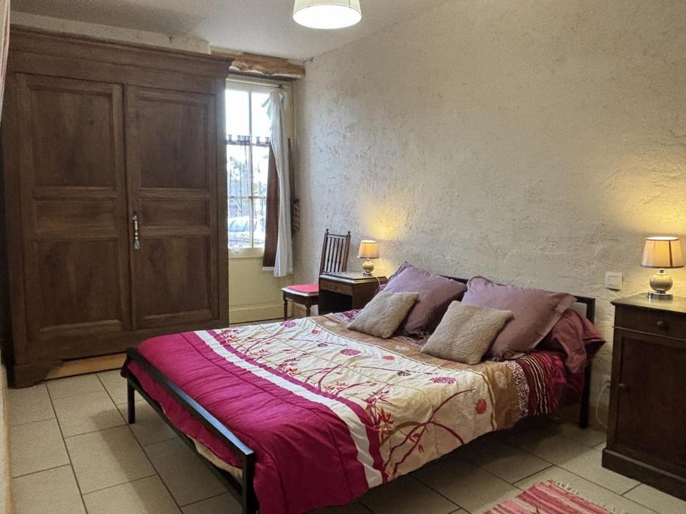 Gîte Écologique Confortable avec Jardin et Animaux Acceptés Country House in Auvergne-Rhône-Alpes