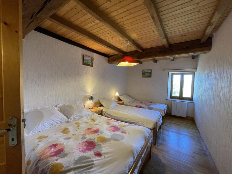 Maison rustique avec cheminée, jardin et animaux admis à Laprugne - FR-1-489-184 House in Auvergne-Rhône-Alpes