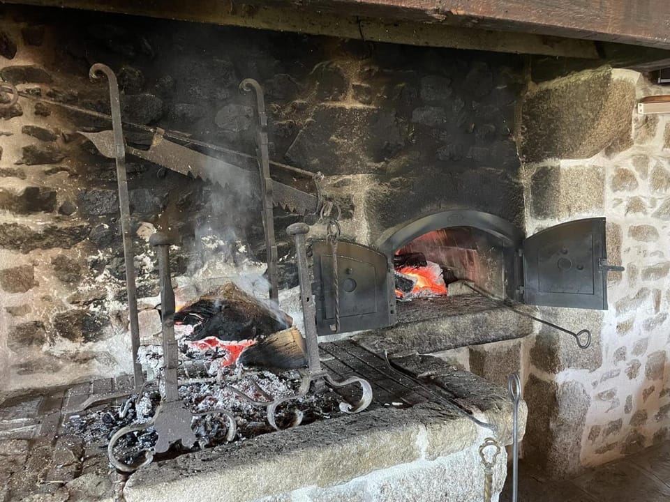 Maison rustique avec cheminée, jardin et animaux admis à Laprugne - FR-1-489-184 House in Auvergne-Rhône-Alpes