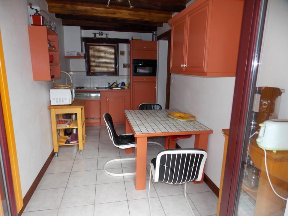 Gîte cosy à Neuvy avec jardin et animaux acceptés Apartment in Auvergne-Rhône-Alpes