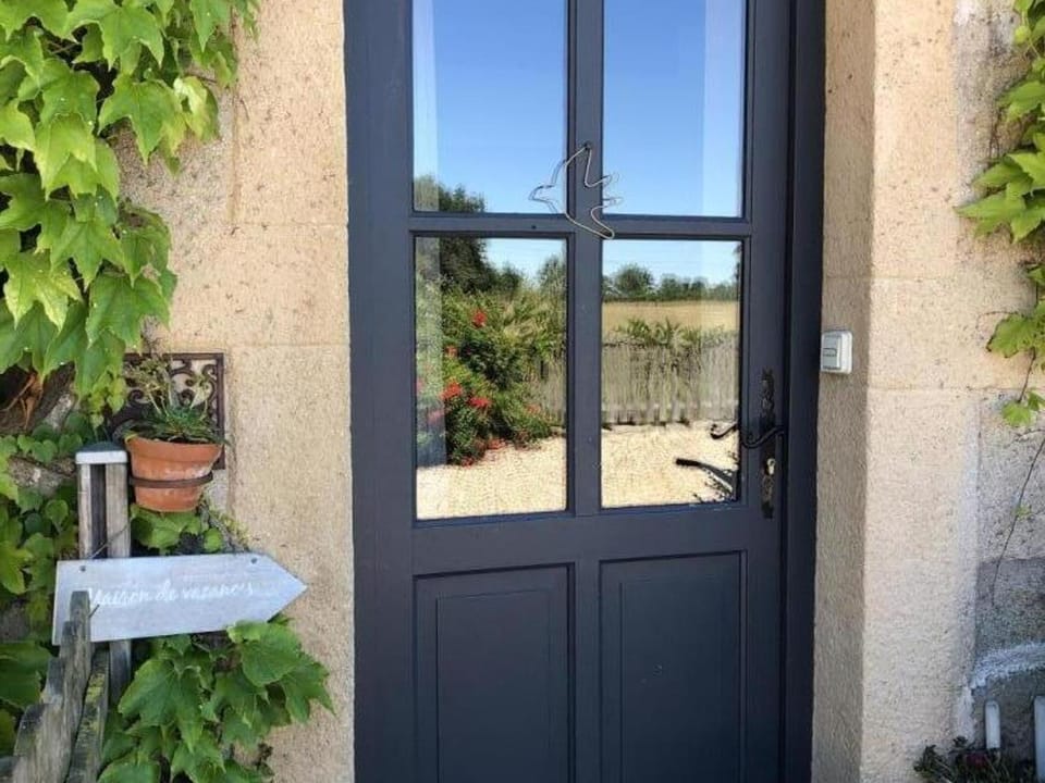 Gîte champêtre avec climatisation et jardin en Auvergne - FR-1-489-227 House in Auvergne-Rhône-Alpes