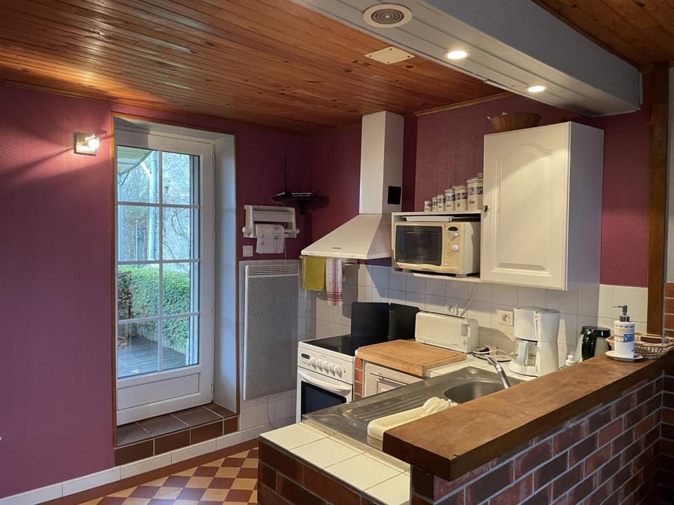 Gîte rural avec jardin clos, animaux acceptés - FR-1-489-244 House in Auvergne-Rhône-Alpes