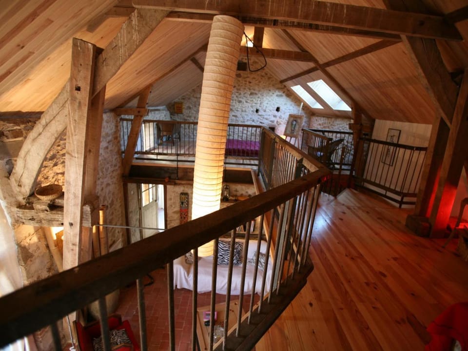 Charmante fermette rénovée avec Internet et animaux acceptés - FR-1-489-246 House in Auvergne-Rhône-Alpes