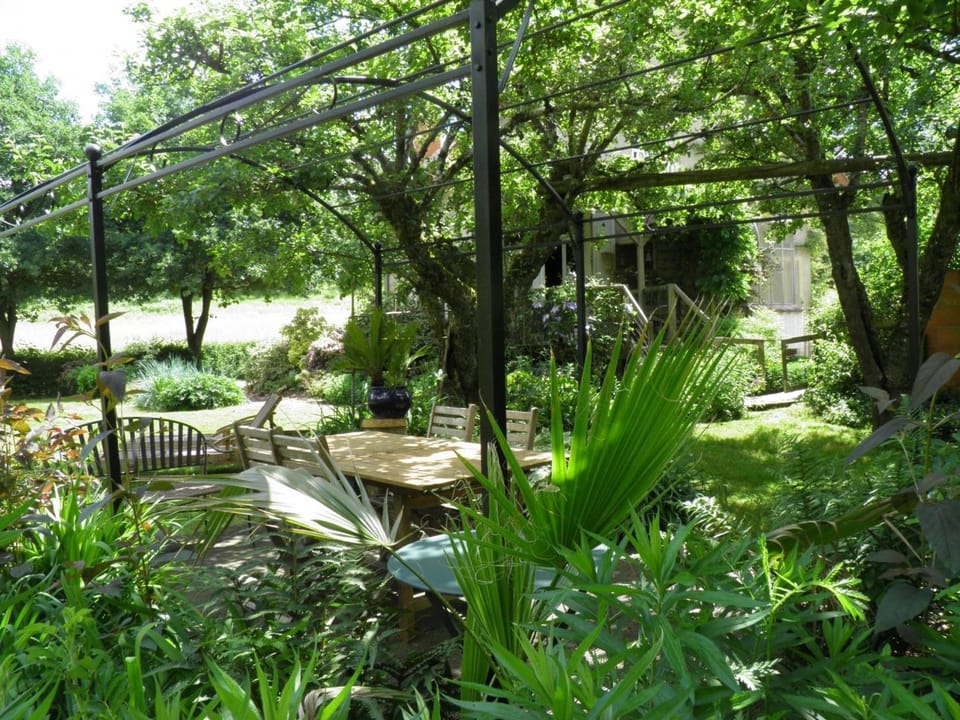 Gîte indépendant avec jardin au bord de la rivière - FR-1-489-247 House in Auvergne-Rhône-Alpes