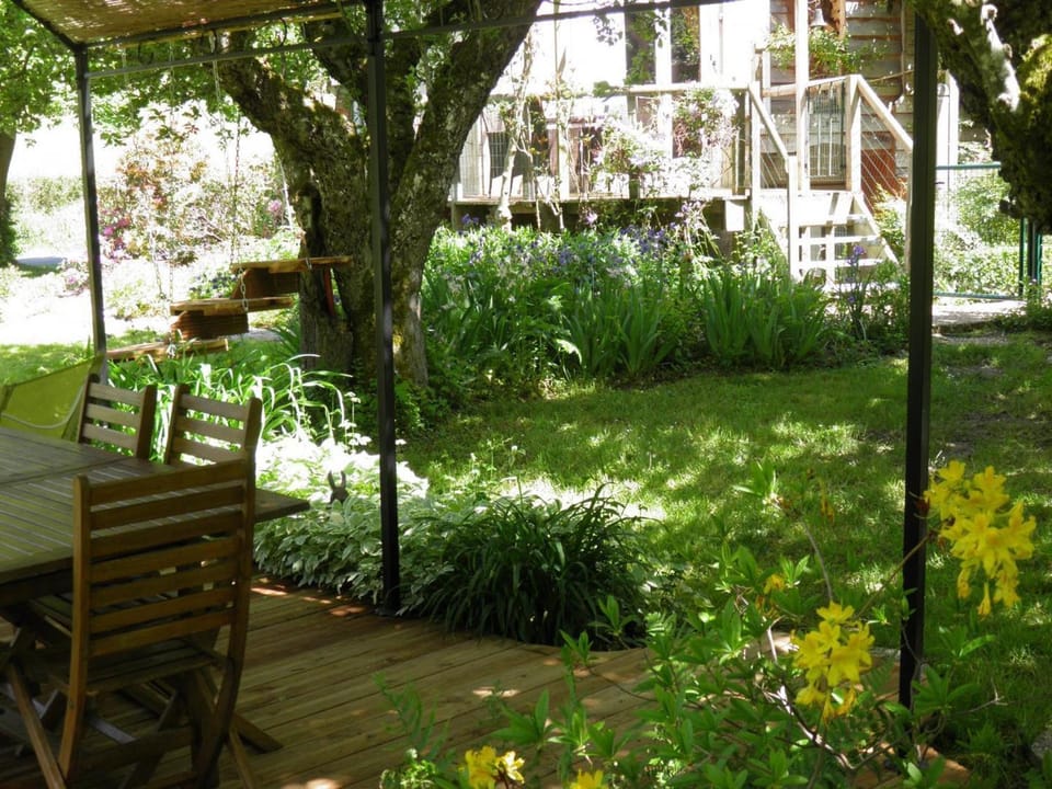 Gîte indépendant avec jardin au bord de la rivière - FR-1-489-247 House in Auvergne-Rhône-Alpes