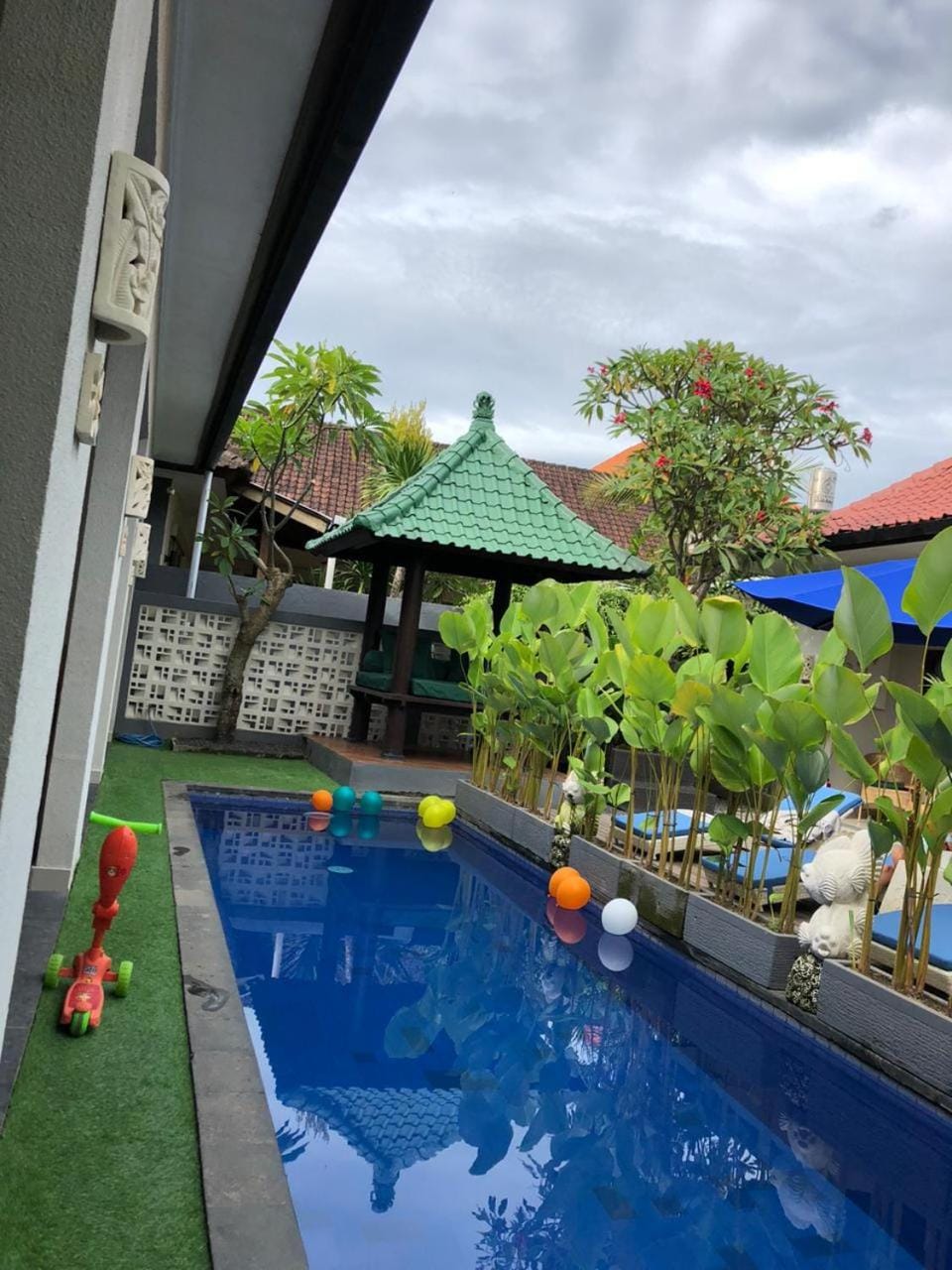 Swimming pool