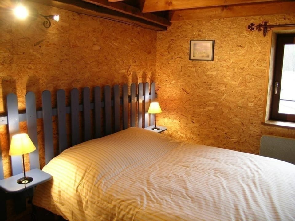 Moulin rénové avec piscine partagée et animaux acceptés - FR-1-489-255 House in Auvergne-Rhône-Alpes