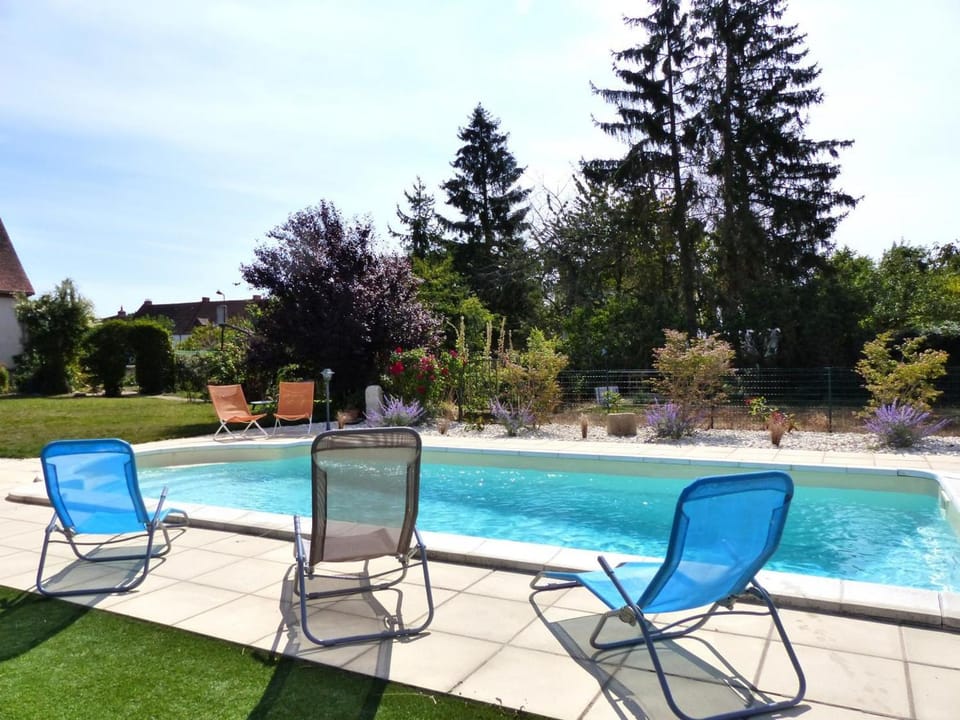 Charmant gîte avec piscine partagée au cœur d'un village - FR-1-489-273 House in Auvergne-Rhône-Alpes
