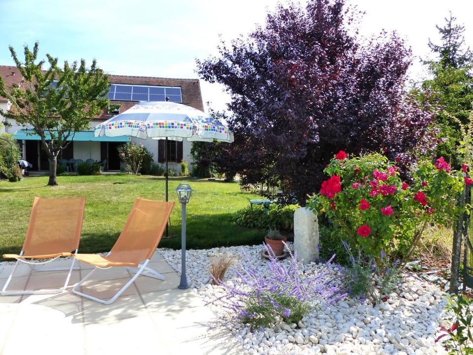 Charmant gîte avec piscine partagée au cœur d'un village - FR-1-489-273 House in Auvergne-Rhône-Alpes