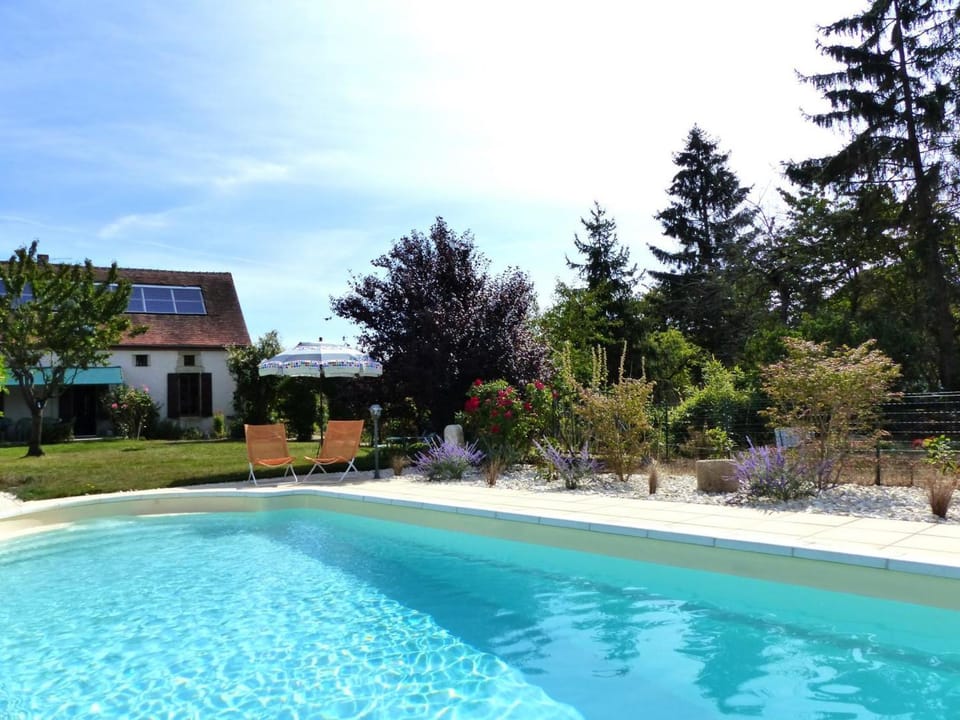 Charmant gîte avec piscine partagée au cœur d'un village - FR-1-489-273 House in Auvergne-Rhône-Alpes