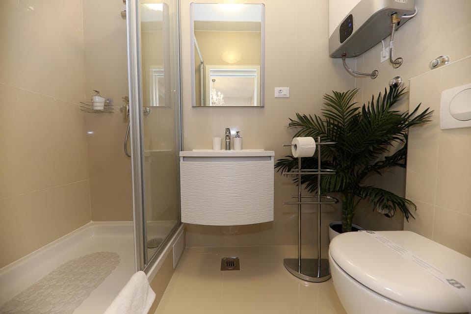 Shower, Toilet, Bathroom