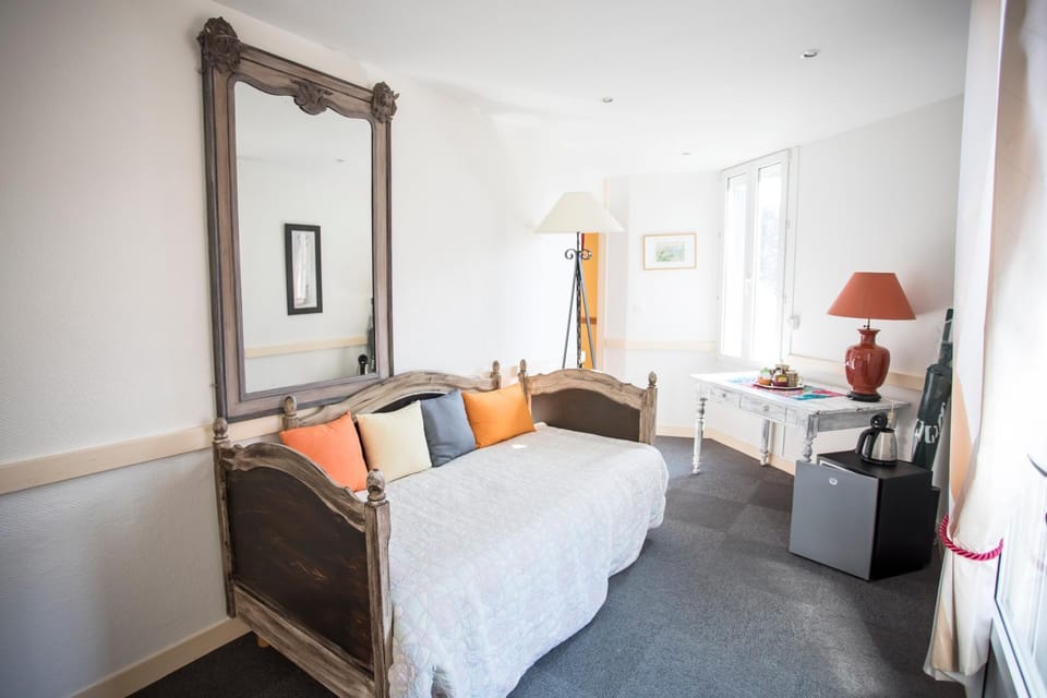 Mary Boat Trip Hotel in Brittany