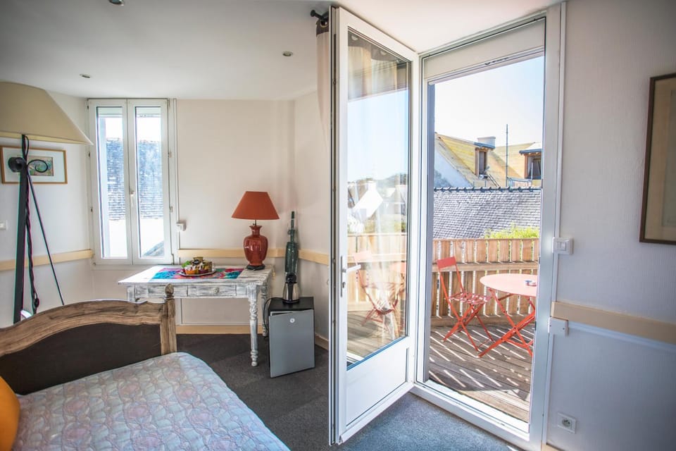 Mary Boat Trip Hotel in Brittany