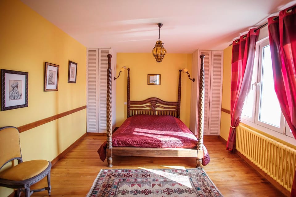 Mary Boat Trip Hotel in Brittany