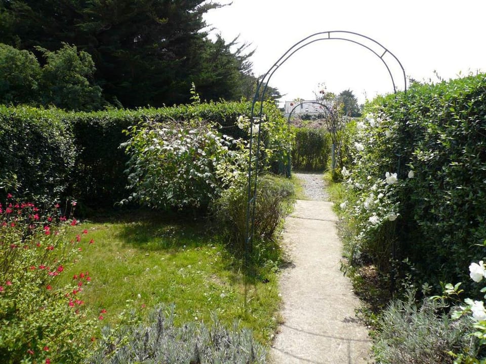Appartement avec jardin et terrasse, animaux acceptés, parking inclus - FR-1-418-171 Apartment in Brittany
