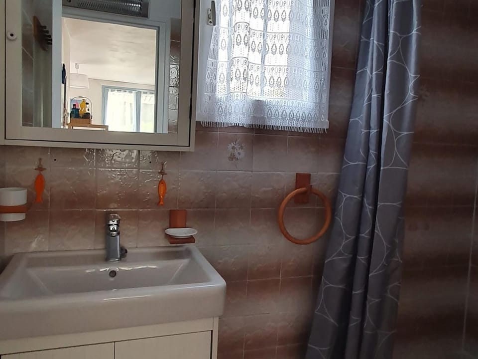 Appartement avec jardin et terrasse, animaux acceptés, parking inclus - FR-1-418-171 Apartment in Brittany