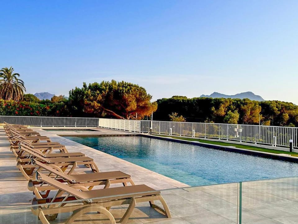 Day, Natural landscape, Mountain view, Swimming pool, sunbed