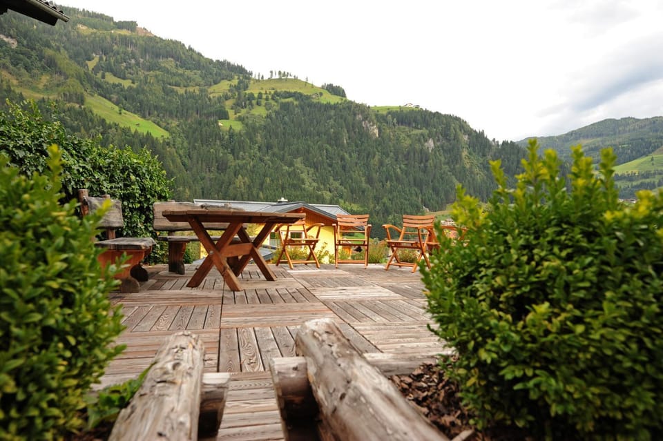 Day, Natural landscape, Balcony/Terrace, Dining area, Mountain view, Mountain view, Breakfast