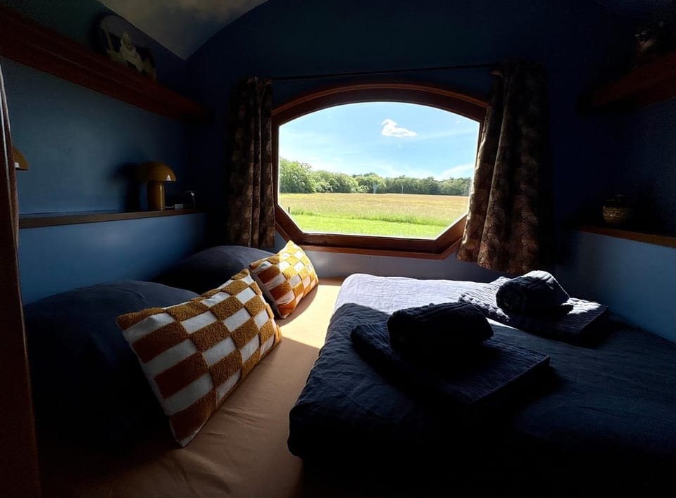 Natural landscape, Photo of the whole room, Bedroom